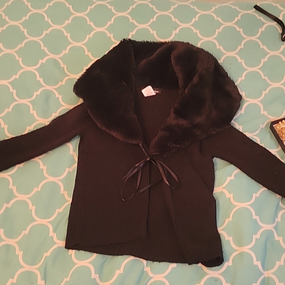 Fur trim tie up top